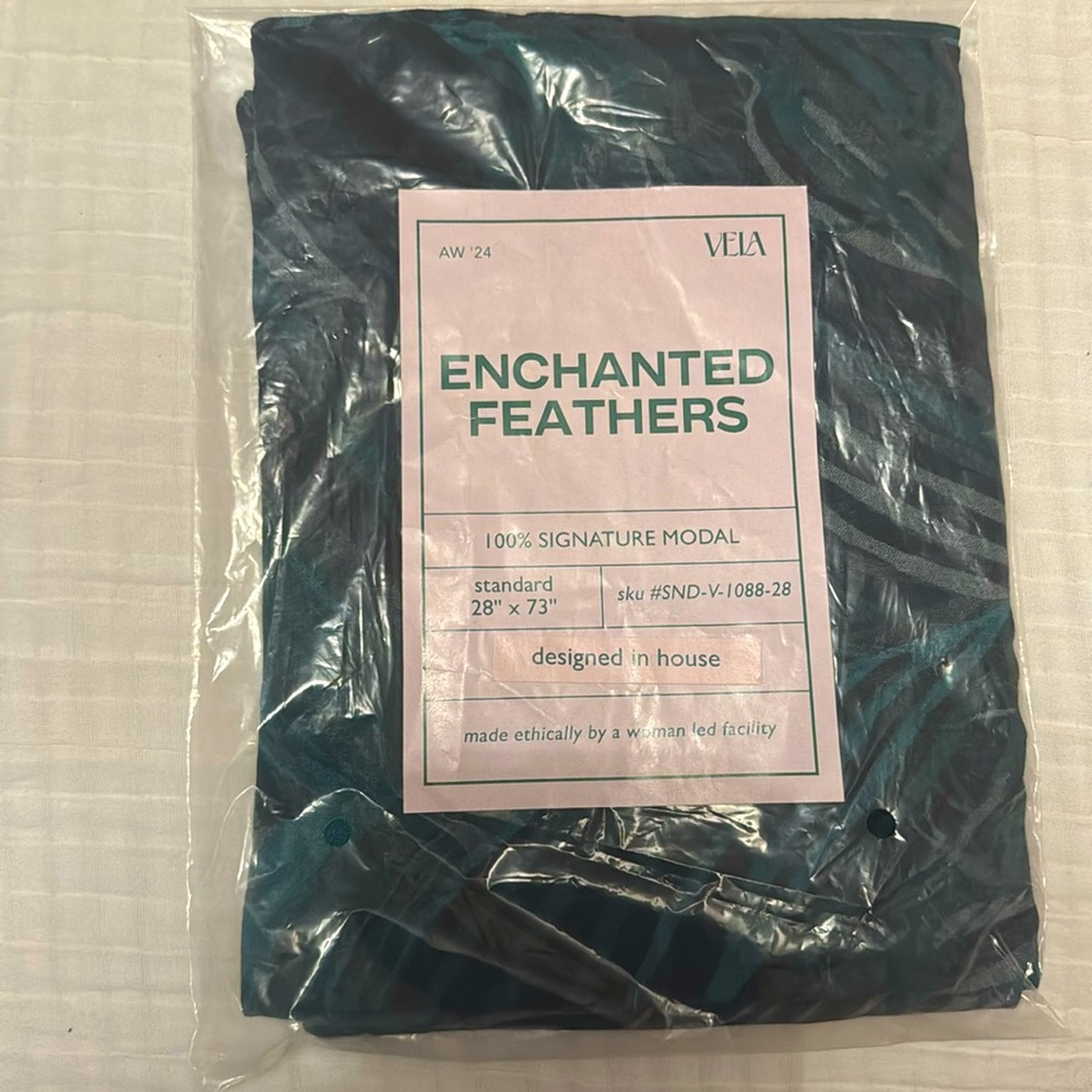 NWT Vela Scarves Enchanted Feathers modal hijab standard size